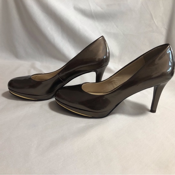EUC Nine West “Acting Out” Metallic pump - Picture 6 of 8
